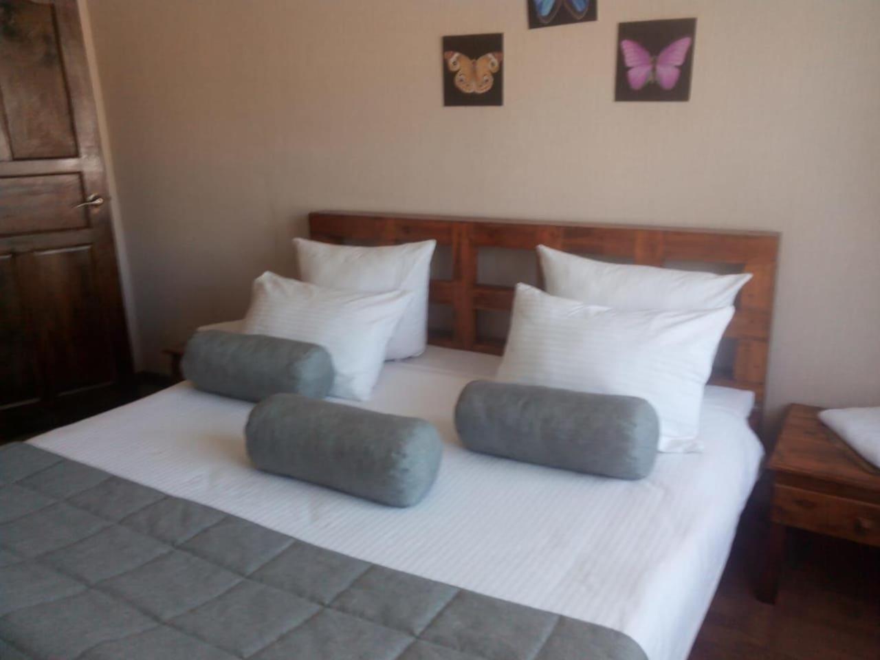 Galirad Hotel Ust-Kamenogorsk Phòng bức ảnh