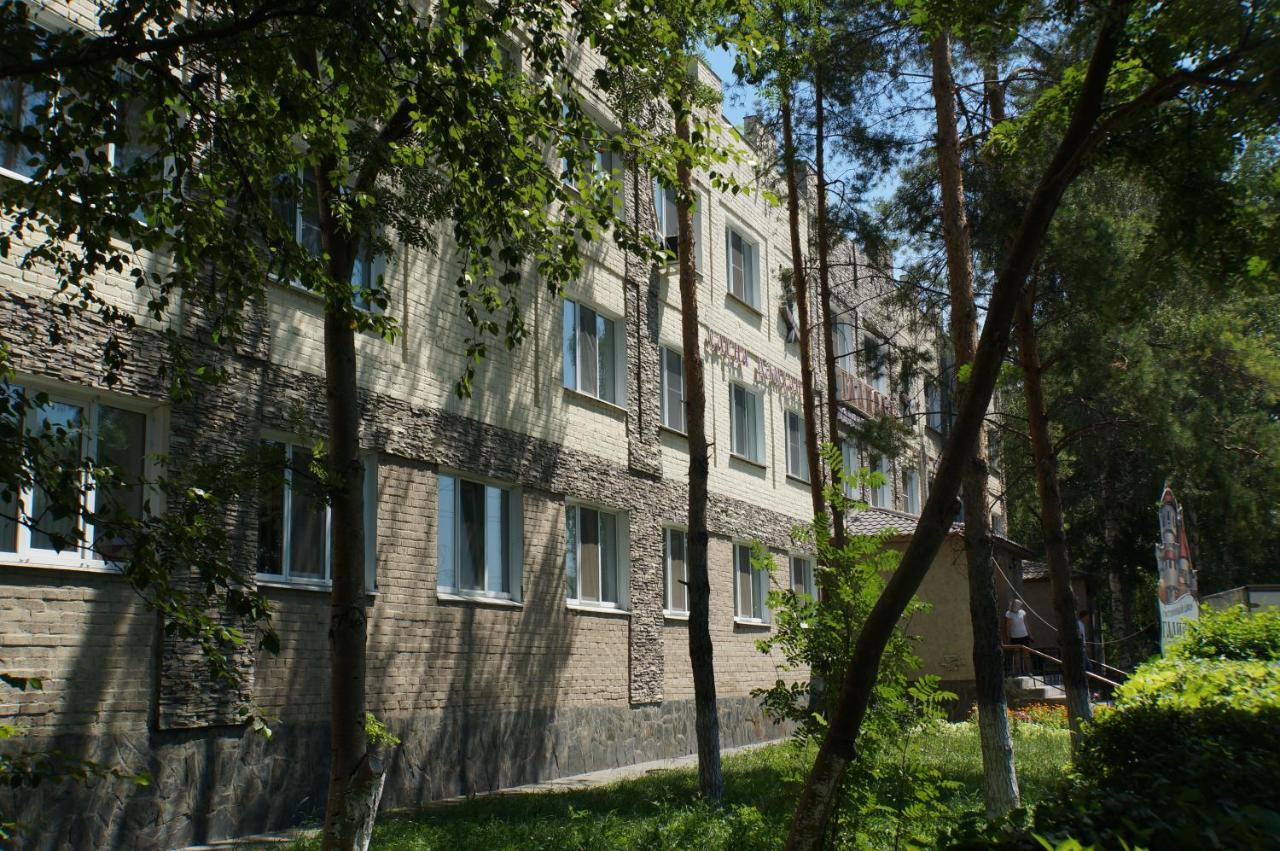 Galirad Hotel Ust-Kamenogorsk Ngoại thất bức ảnh